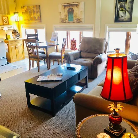 Galena Penthouse Overlooking Main Street With Free Off Street Parking