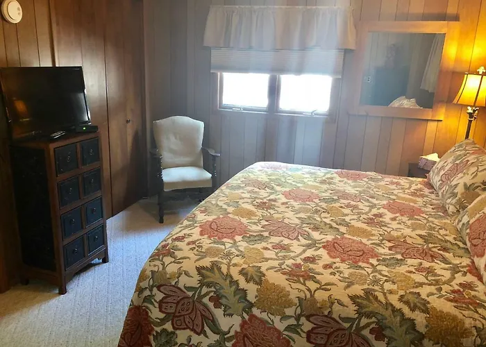 Penthouse Overlooking Main Street With Free Off Street Parking * Galena