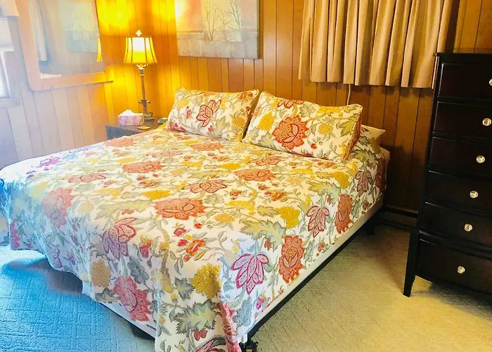 Apartamento Penthouse Overlooking Main Street With Free Off Street Parking