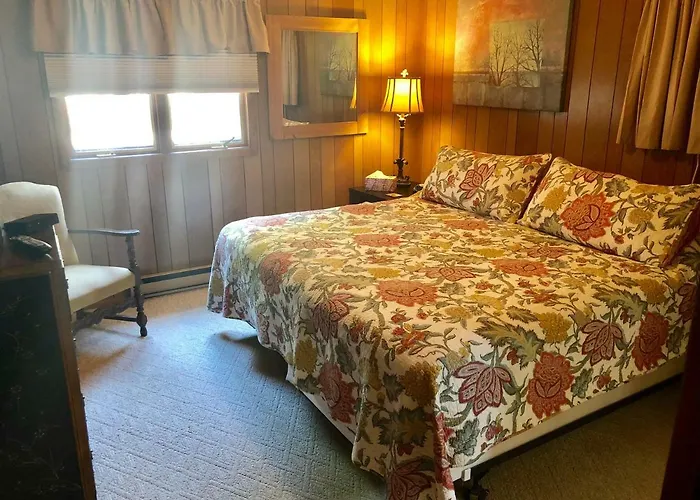 Apartamento Penthouse Overlooking Main Street With Free Off Street Parking *