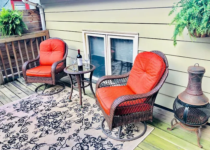 Penthouse Overlooking Main Street With Free Off Street Parking Apartamento